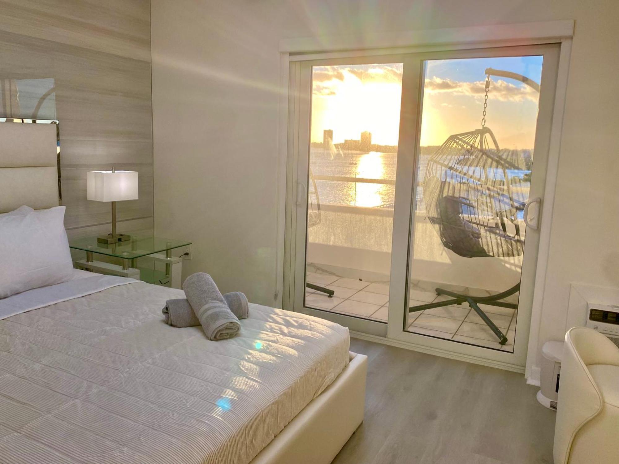 Panoramic Luxurious Waterfront One Bedroom Apartment With Miami Skyline View Free Parking 5Min Drive To マイアミビーチ エクステリア 写真