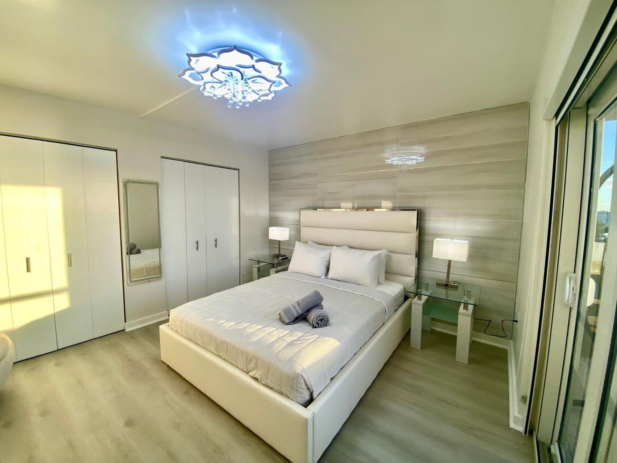 Panoramic Luxurious Waterfront One Bedroom Apartment With Miami Skyline View Free Parking 5Min Drive To マイアミビーチ エクステリア 写真